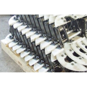 conveyor chain for grain machines with attachment